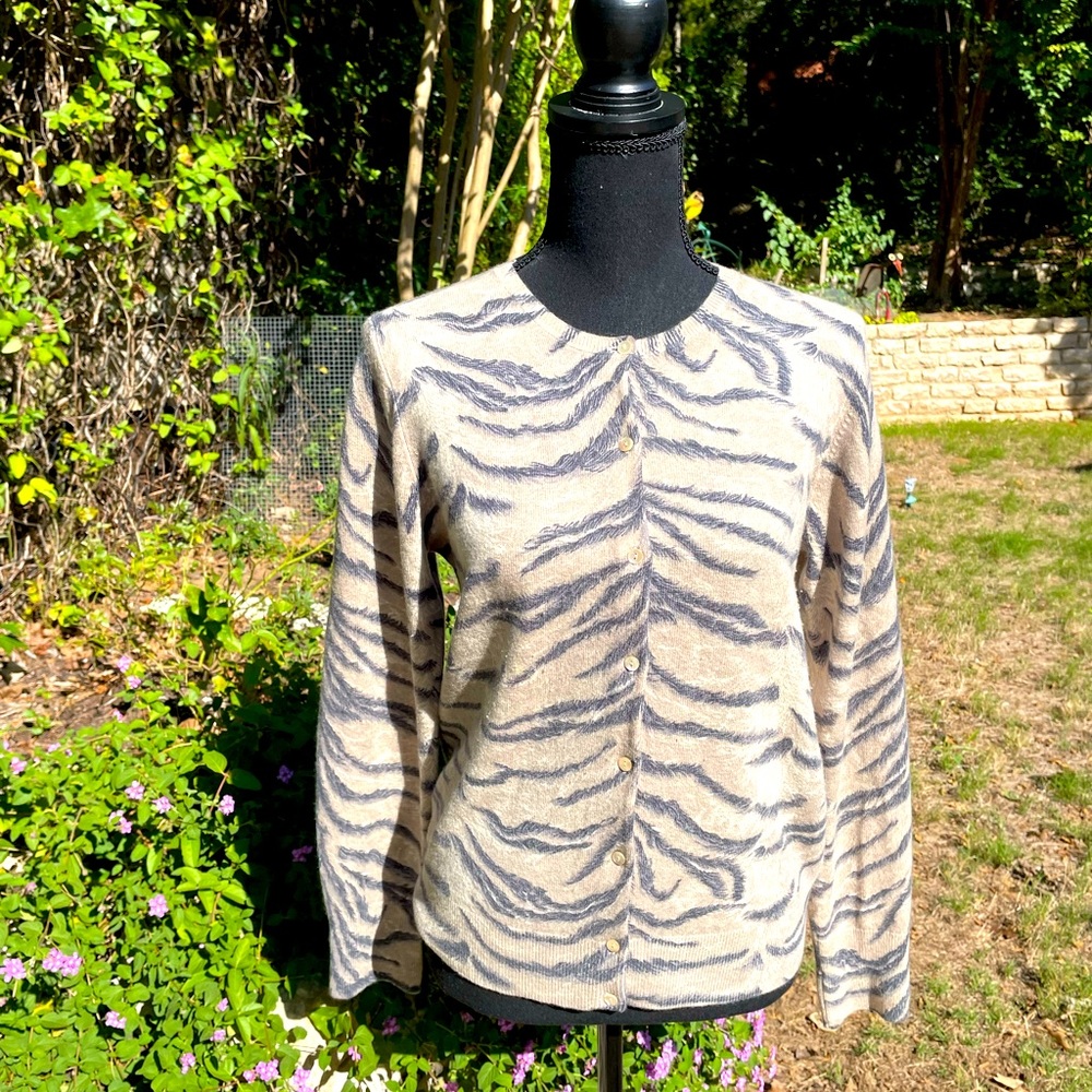 Neiman Marcus, Exclusive Collection Cashmere Cardigan, size M